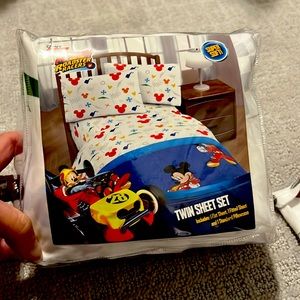 BNIB Twin Disney Jr. Sheets